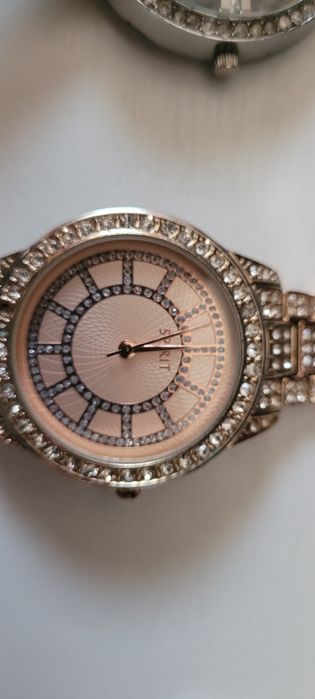 Годинники ,Guess,Gucci..