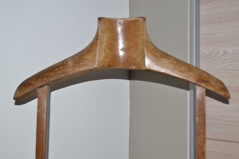 Cabide porta-fatos de madeira