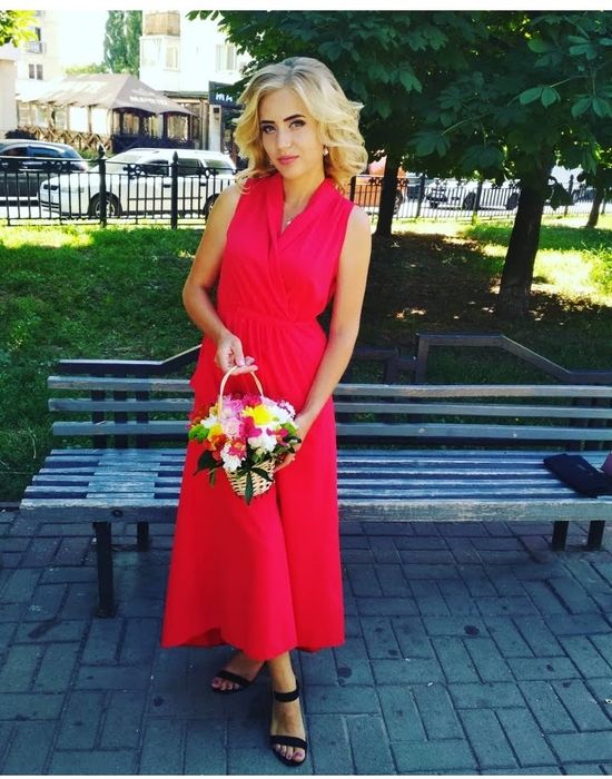 Нова сукня червоного кольору