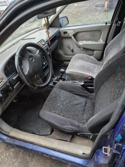 Опель Вектра 1992 р.в не на ходу, документи, по запчастинах