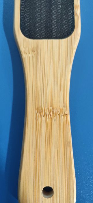 Pilnik tarka do rąk i stóp z bambusową rączką