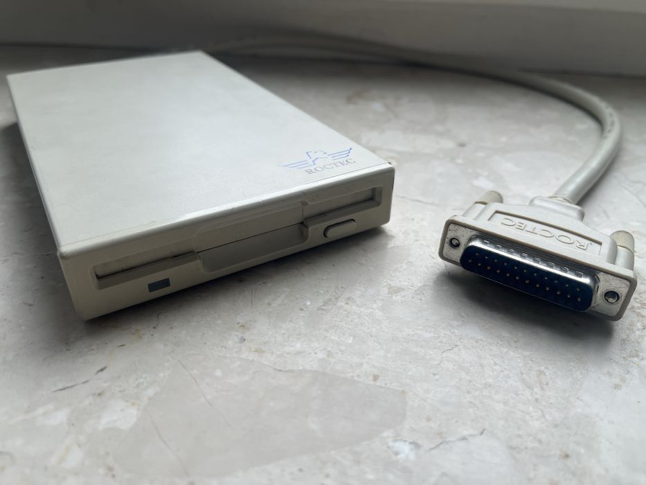 Stacja dyskietek Commodore Amiga & CDTV plomba