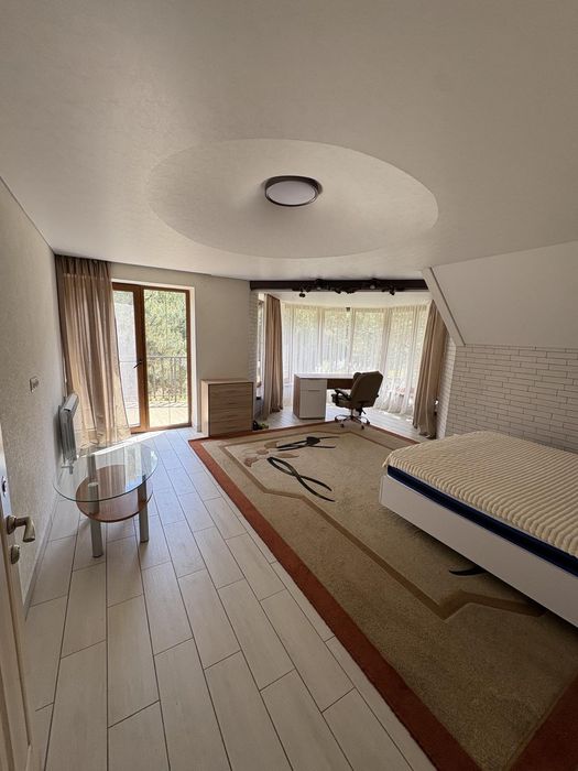 Будинок в кривині