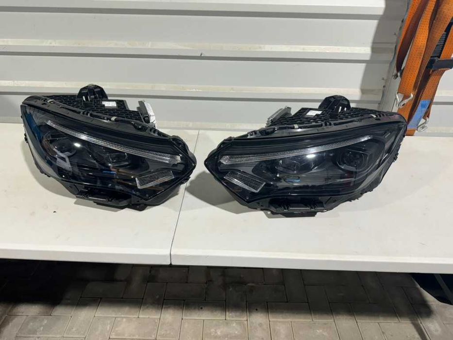 Lampa lampy reflektor reflektory Mercedes W295 EQE komplet nowy
