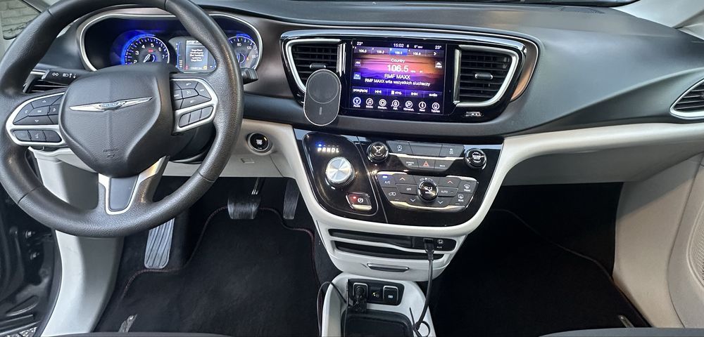 Chrysler Pacyfic 2017 rok B+G