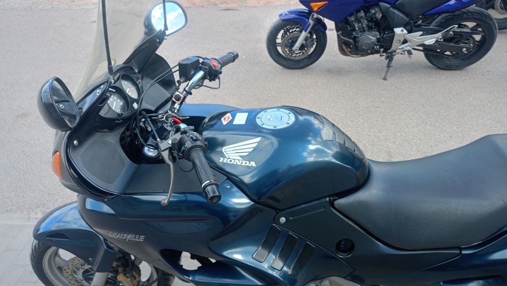 Honda NTV 650 Deavile