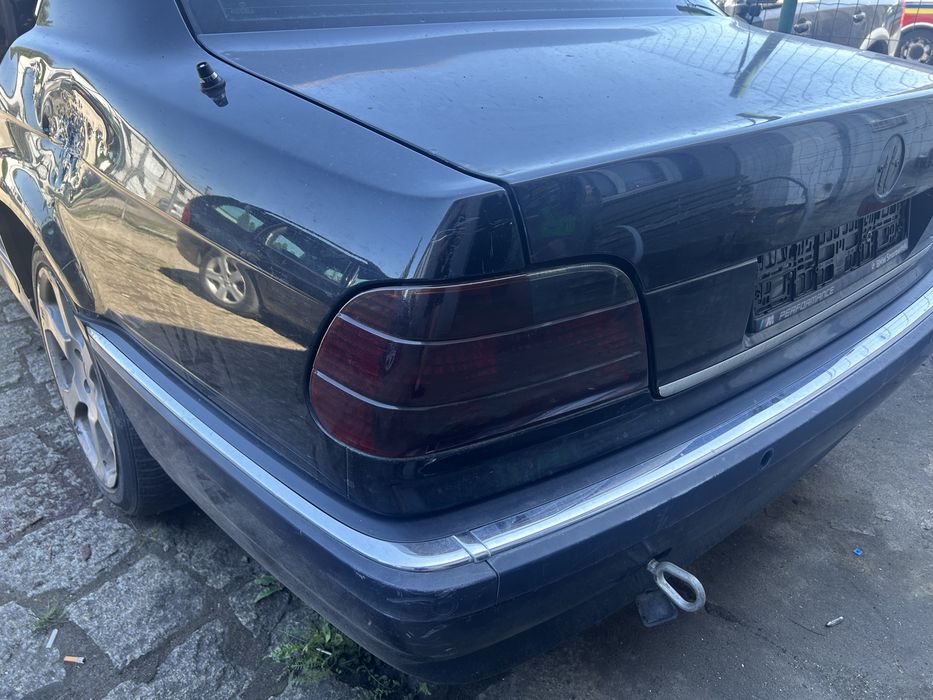 Klapa tyl czarna bmw e38