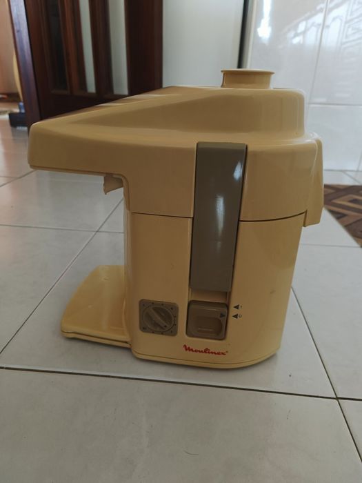 Vendo máquina de fazer sumos/batidos