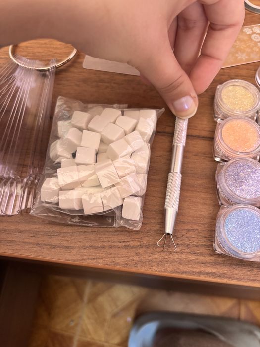 Nail Art: Adesivos, Pós Brilhantes e Acessórios