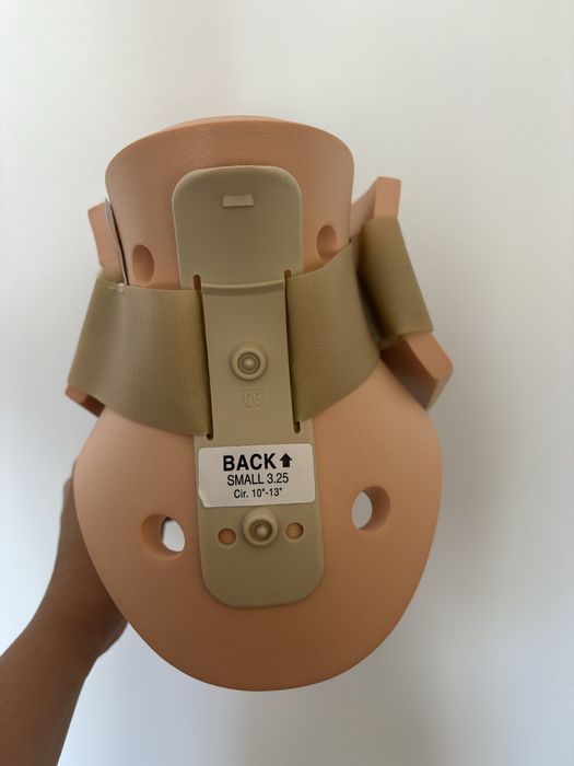 Colar cervical com traquestomia