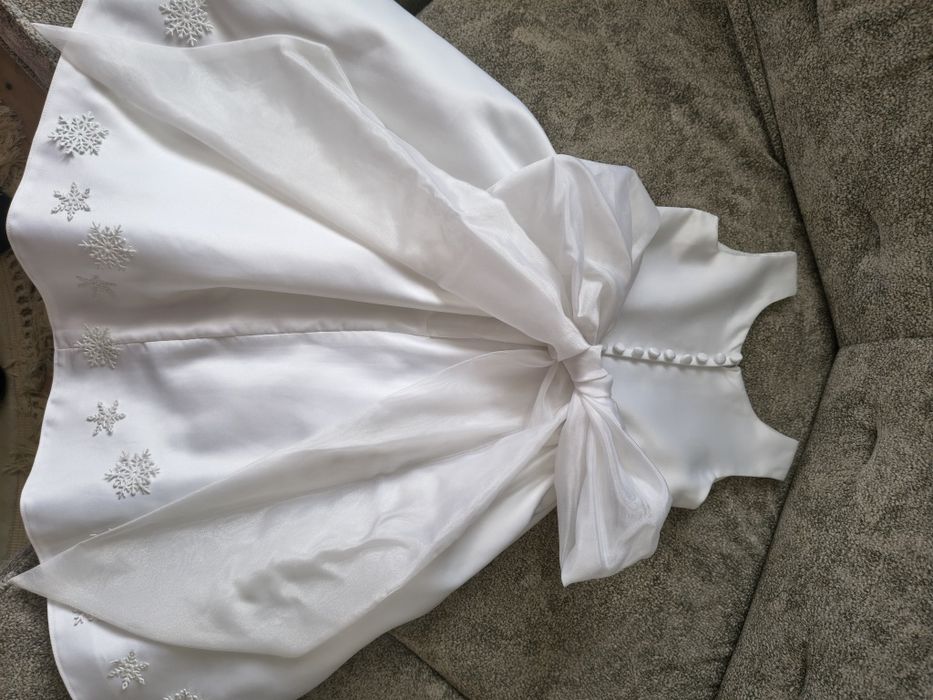 Сукня біла святкова нарядна довга пишна, костюм зими, сніжинки