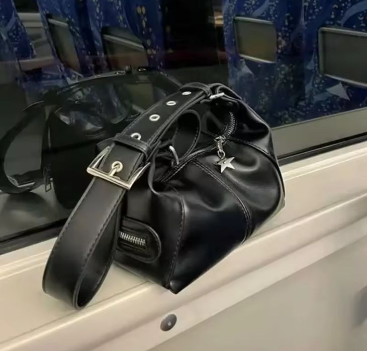 Черная сумка через плече вместительная большая У2К