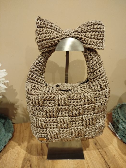 Unikatowa torebka damska zrobiona na szydełku