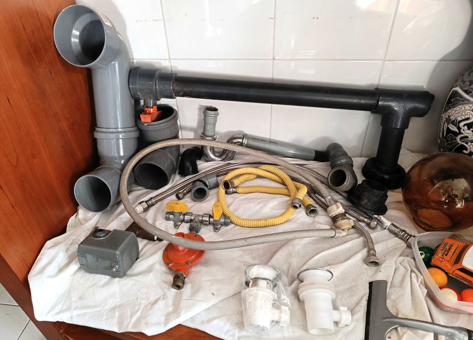 Grande conjunto de canalização e pichelaria