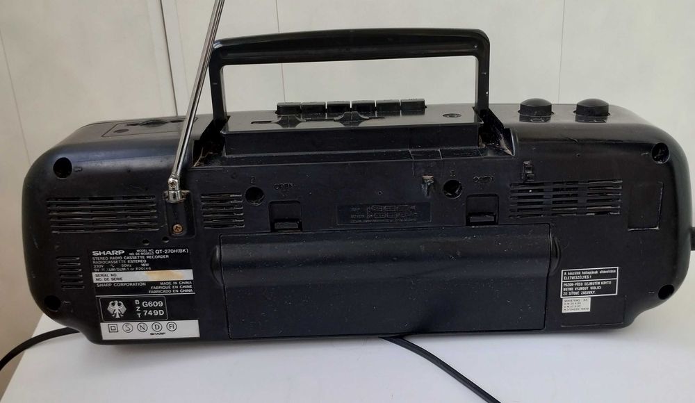 Стерео магнітола Shаrp QТ-270 HТ, однокасетна.