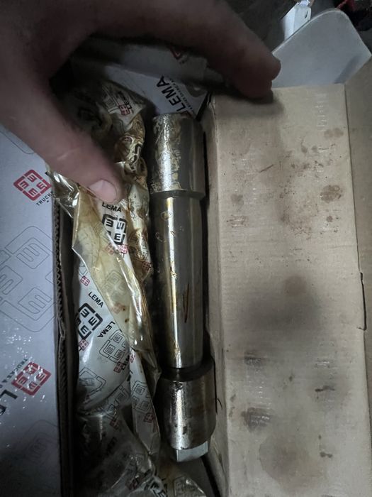 Ремкомплект шкворня на ДАФ  новий.