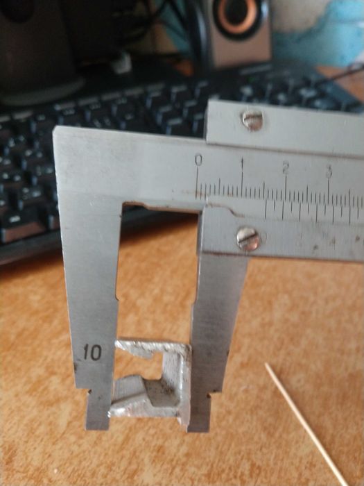 Алюминиевый П- образный профиль 15 мм