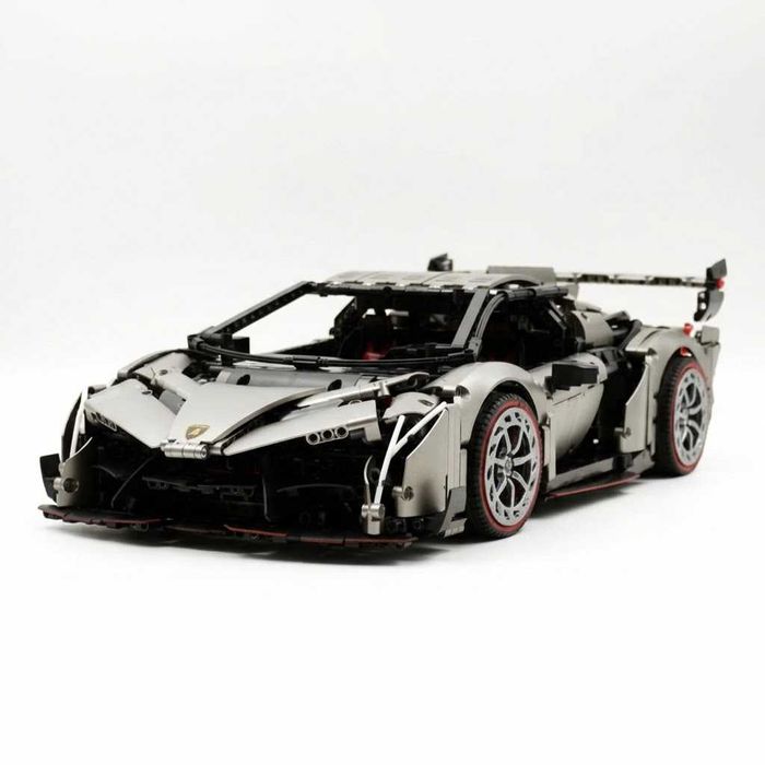 Конструктор Technic Lamborghini Veneno. Масштаб 1:8. 3711 дет.
