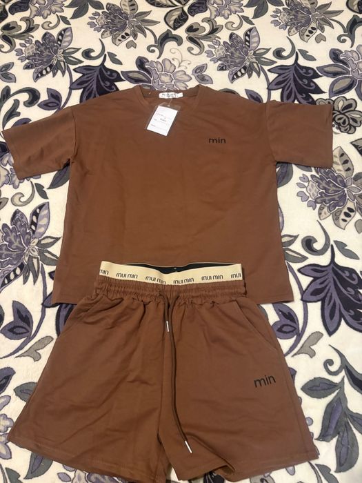 Conjunto castanho