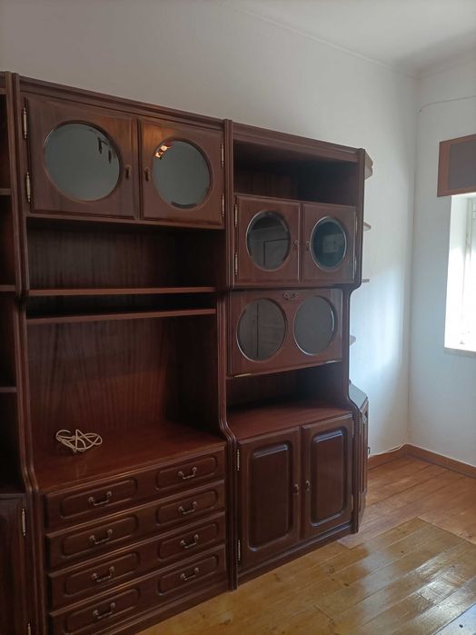 Armário de sala grande em madeira