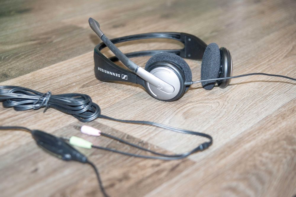 Навушники з мікрофоном Sennheiser PC 136