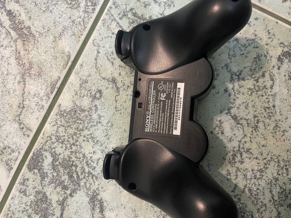 Pad do PS3 nowy.