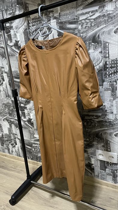 Платье кожзам в отличном состоянии