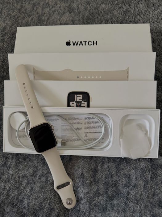 Apple Watch SE (2 Gen) 40mm GPS Starlight