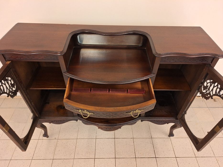 Piękna komoda w stylu ludwikowskim.