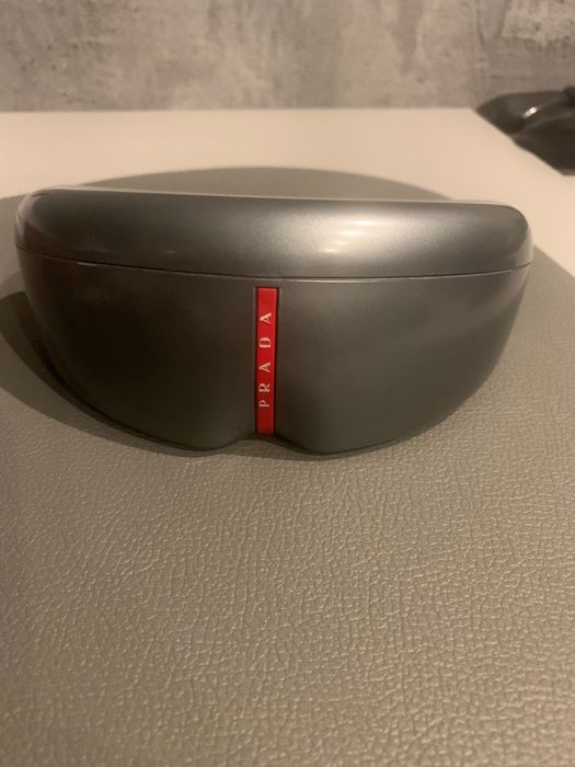 Orginalne etui na okulary Prada