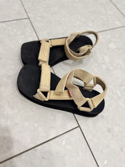 Босоніжки levis 36 розмір