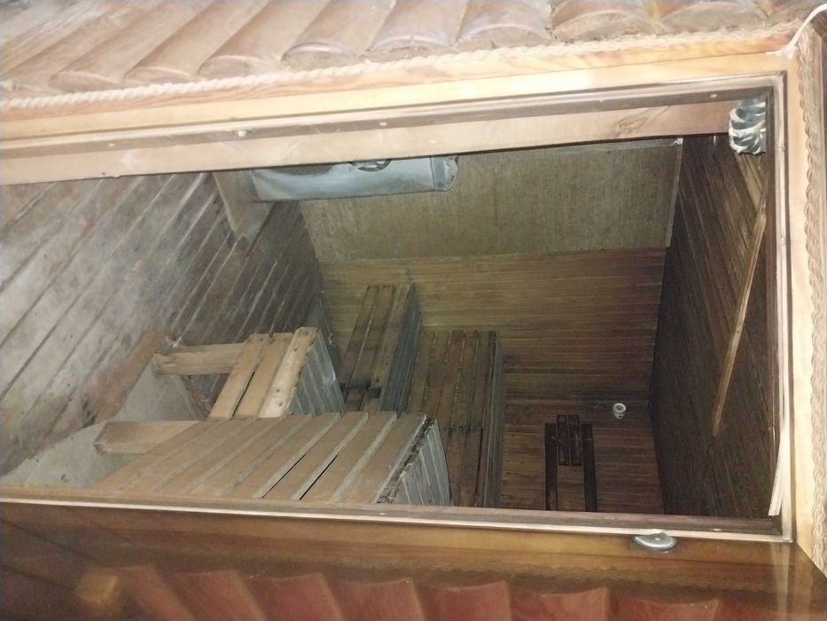 Дерев'яна баня зі зрубу розміром 5,6 м * 5,6 м