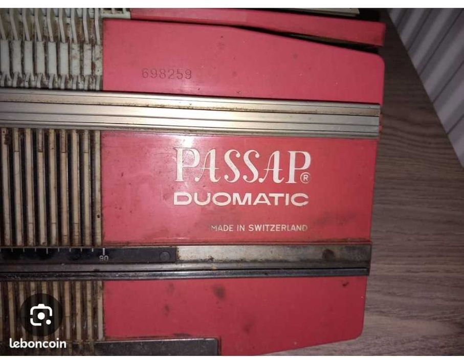 Maquina de tricotar Passat c/motor