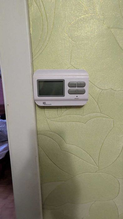 Продається 4-ох кімнатна квартира по вулиці Хоткевича