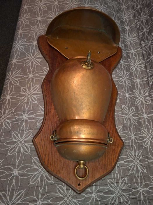 Umywalka ścienna, fontanna, lawatarz. Miedź.  Francja.