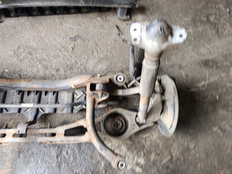 tylna belka tylne zawieszenie tył VW Passat B7 KOMPLETNE