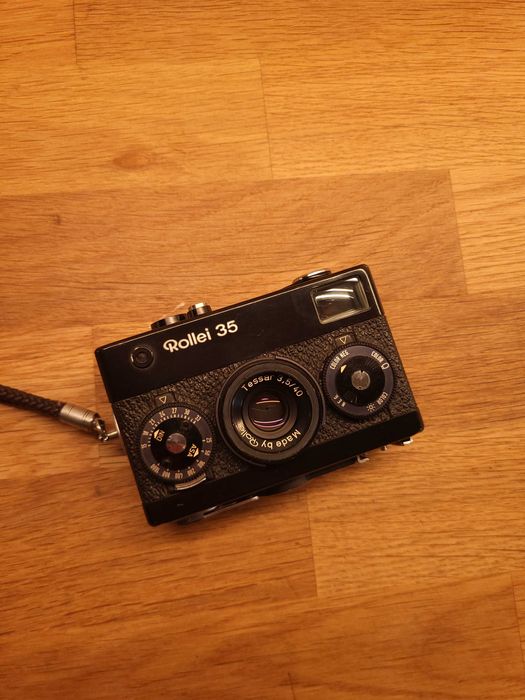 Aparat analogowy Rollei 35