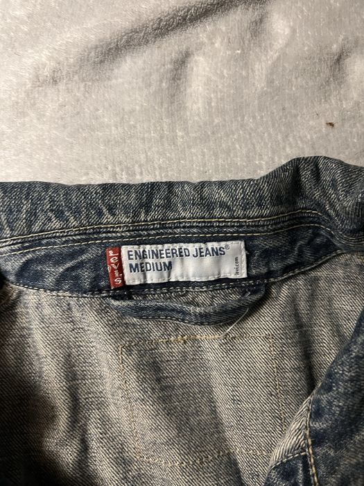 Casaco Levis em bom estado