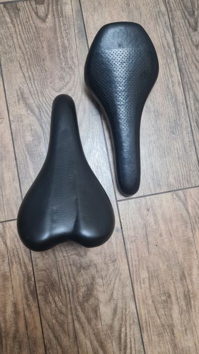 2 siodelka  rowerowe w dobrym stanie