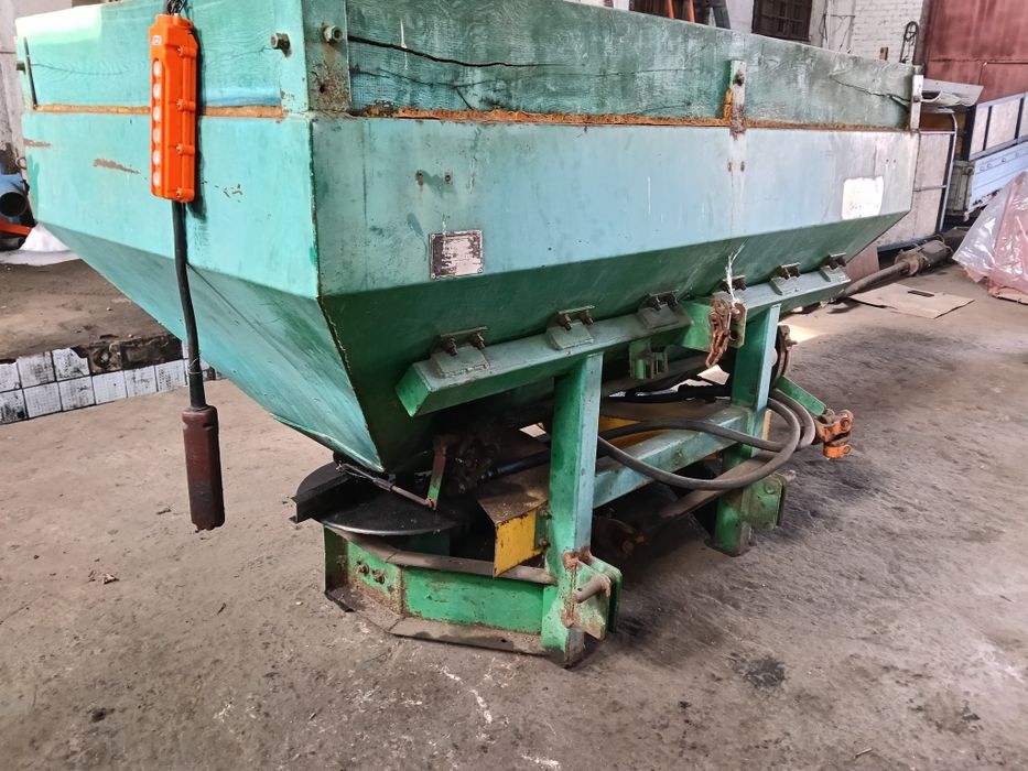 Розридач міндобрива Лійка РМД 1000