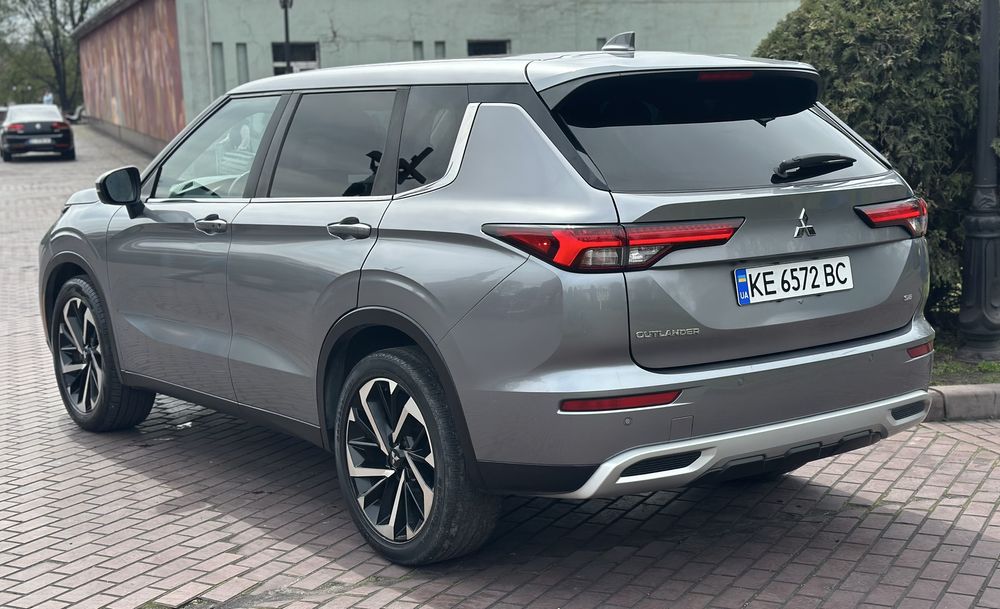 Продам Mitsubishi Outlander 2021 2022 2.5 передний привод 130.000 км