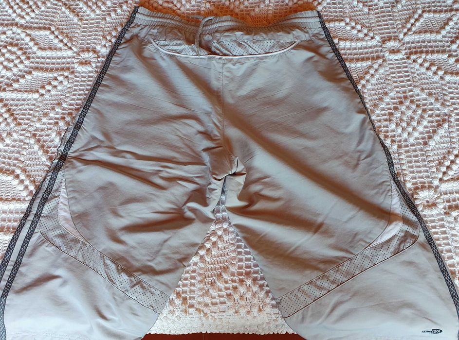 Calções / Bermudas Adidas, com sistema climacool, tamanho "S/M"