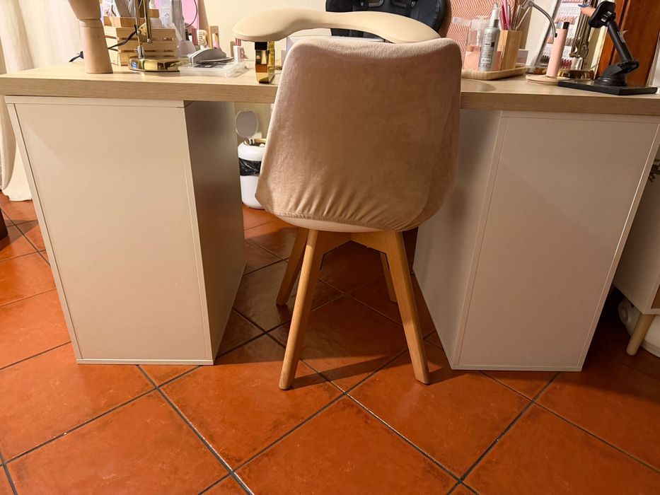 Secretária / Mesa com arrumação – 1,60m x 60cm