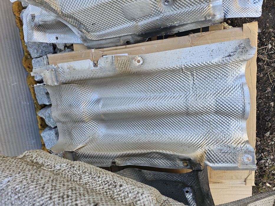 Bmw m3  e90 e92 e93 m3 s65b40 v8  osłona  termiczna komplet osłon  ter
