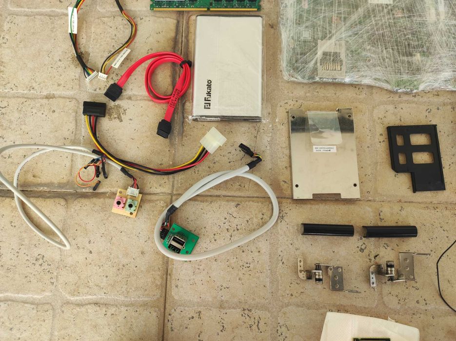 Lote Peças Computadores Portáteis e Desktop