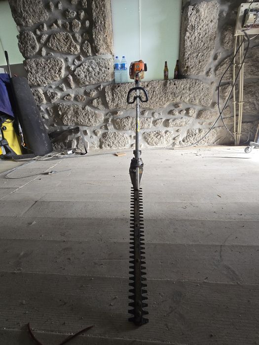 Aparador de cesca telescópio stihl HL 75