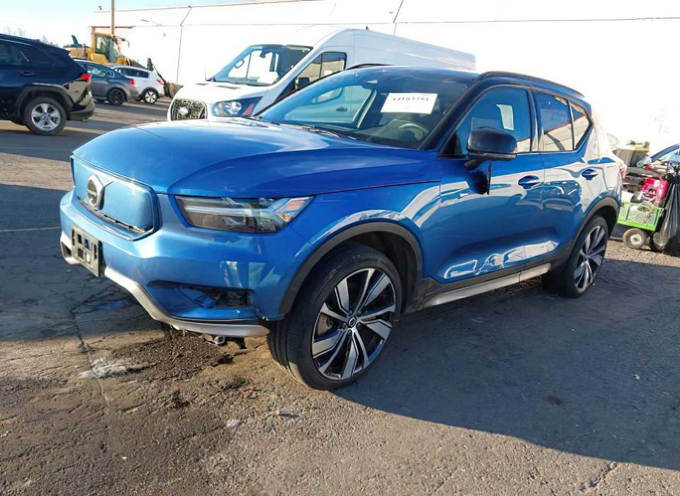 Volvo XC40 Recharge Pure Electric P8      2021
