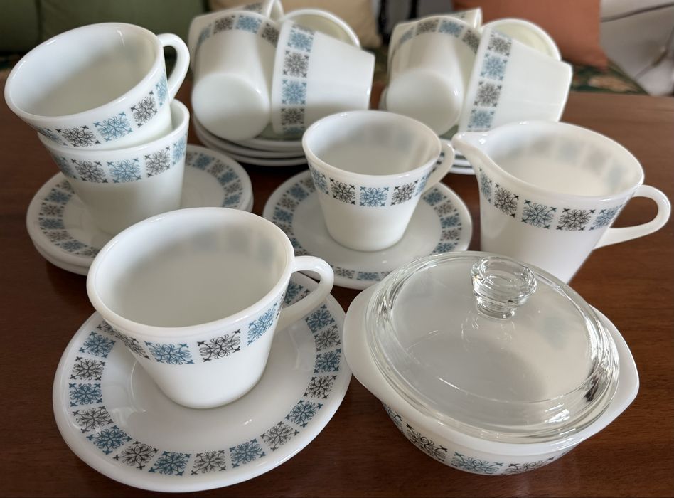 Serviço de chá  e de taças vintage, JAJ Pyrex, para 12 pessoas
