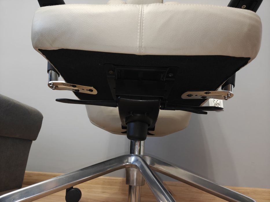 Fotel gamingowy premium ze skóry naturalnej – komfort i styl