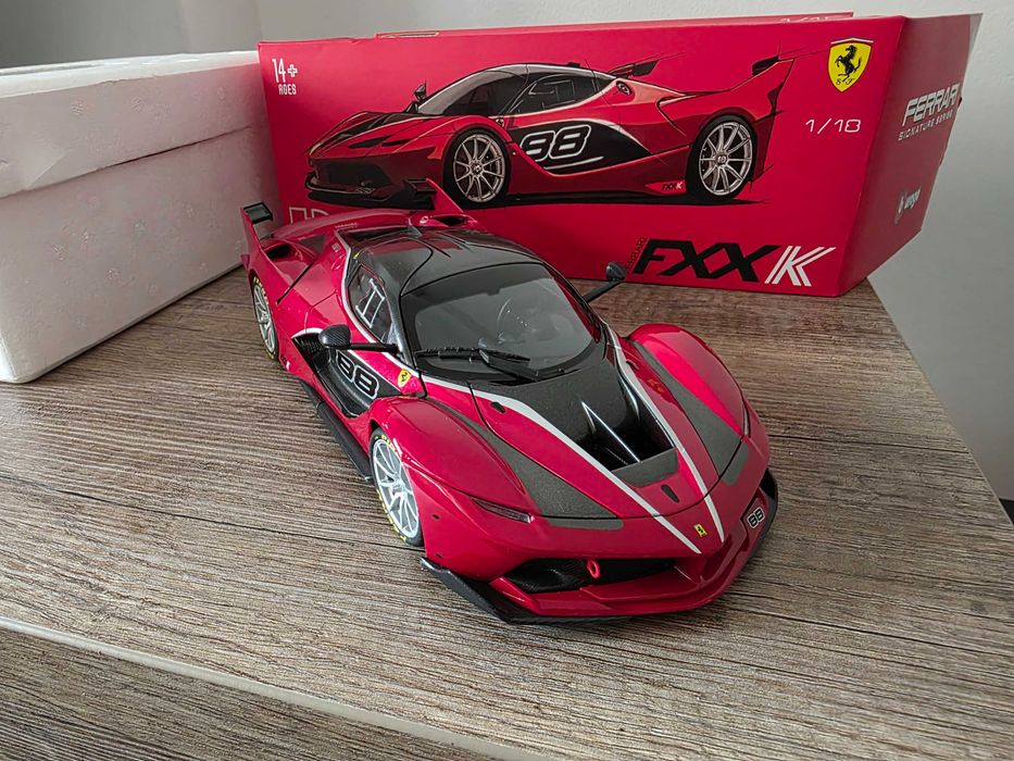 Ferrari FXX K 1:18 Burago Signature